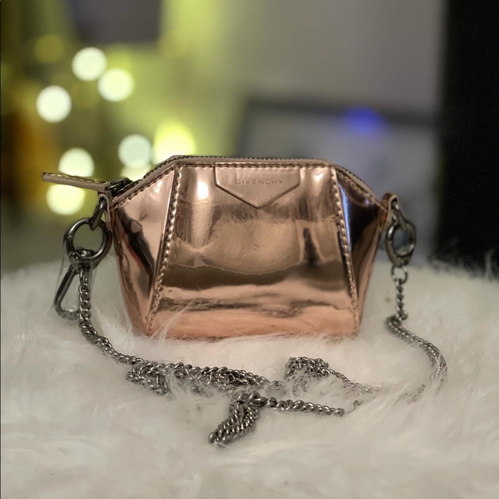 Givenchy
Baby Antigona Crossbody Bag